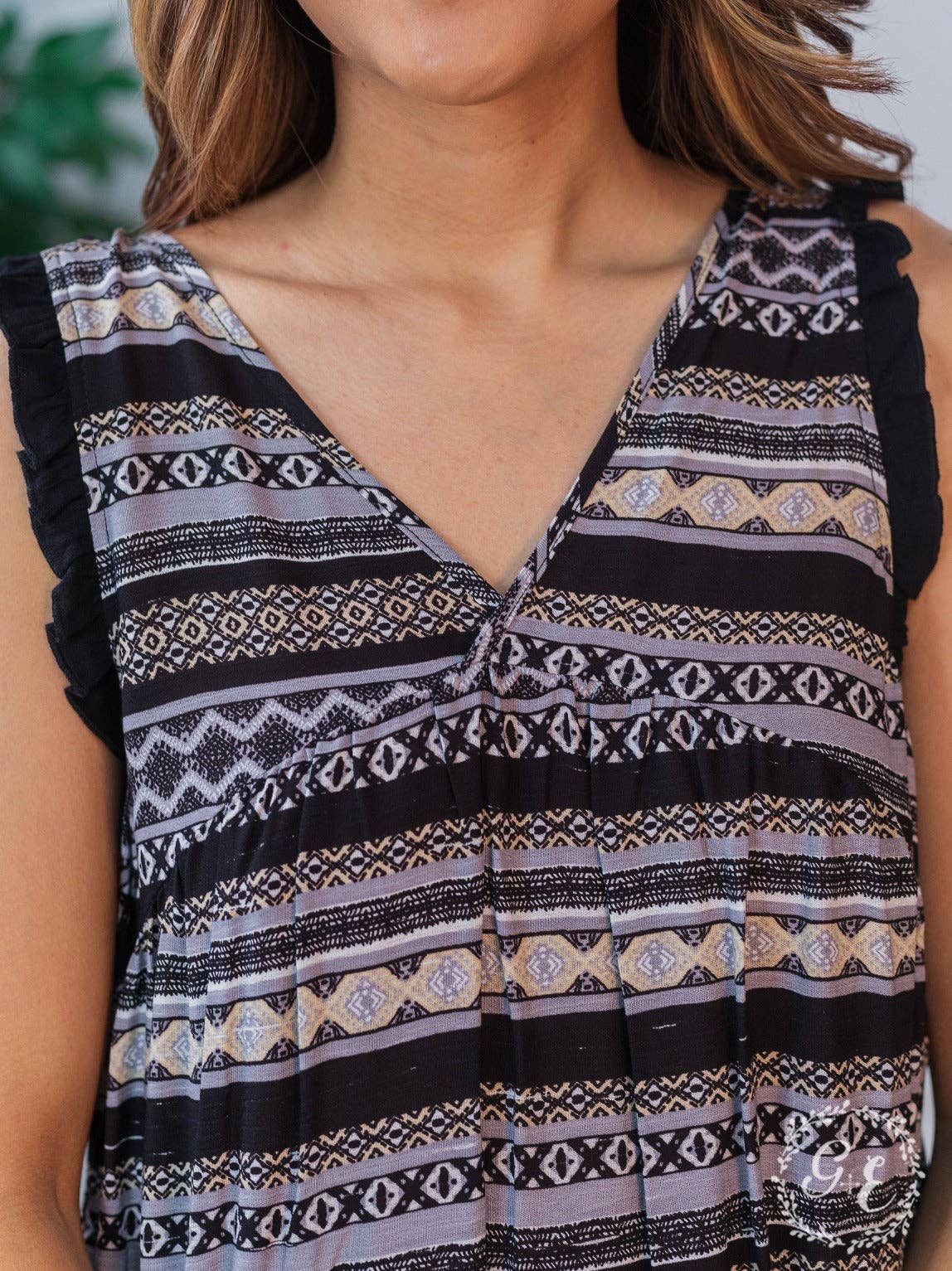 TOP105 Flowy Multi Black Tank