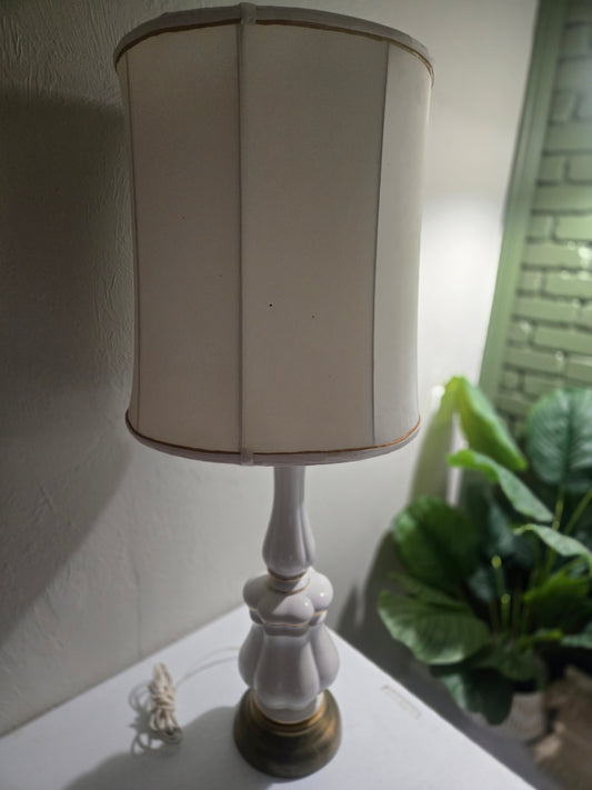 LAM100 - Vintage White Porcelain Lamp