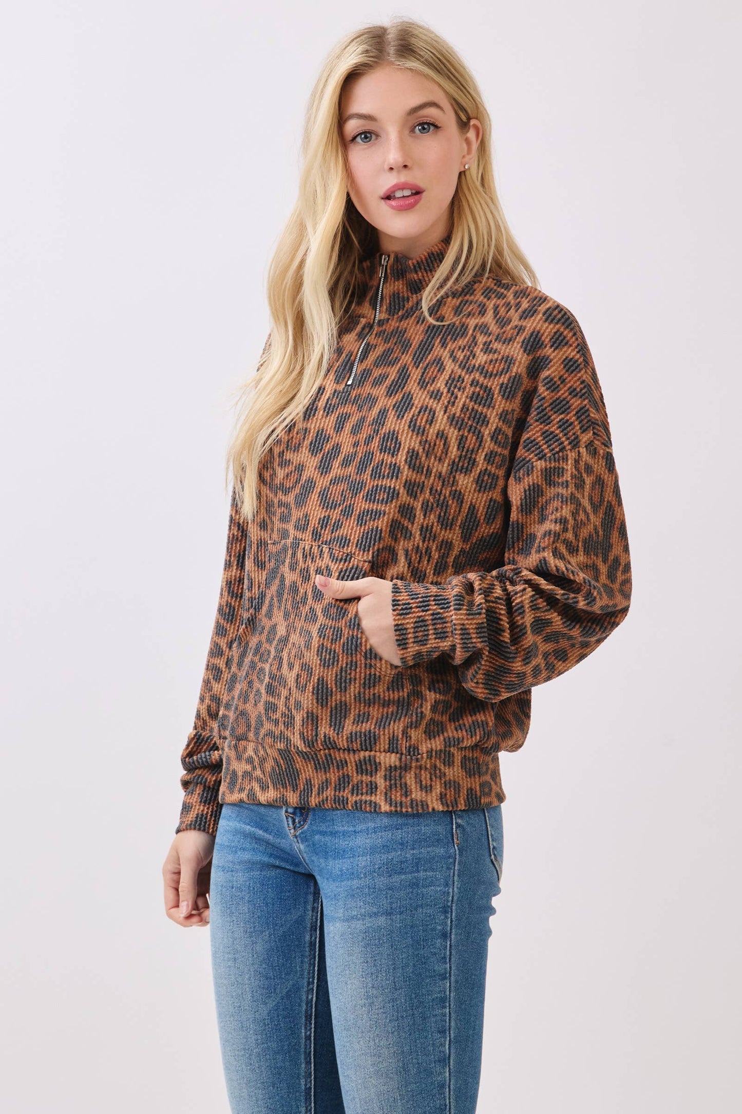 PULL100 - Leopard Ribbed Half-Zip Pullover