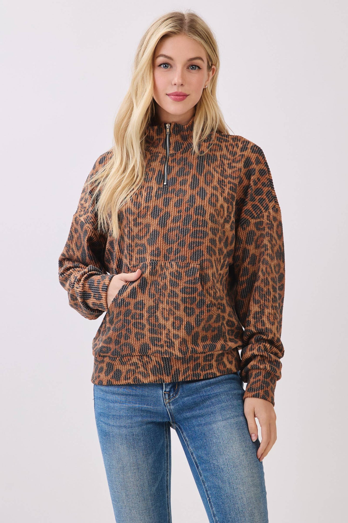 PULL100 - Leopard Ribbed Half-Zip Pullover