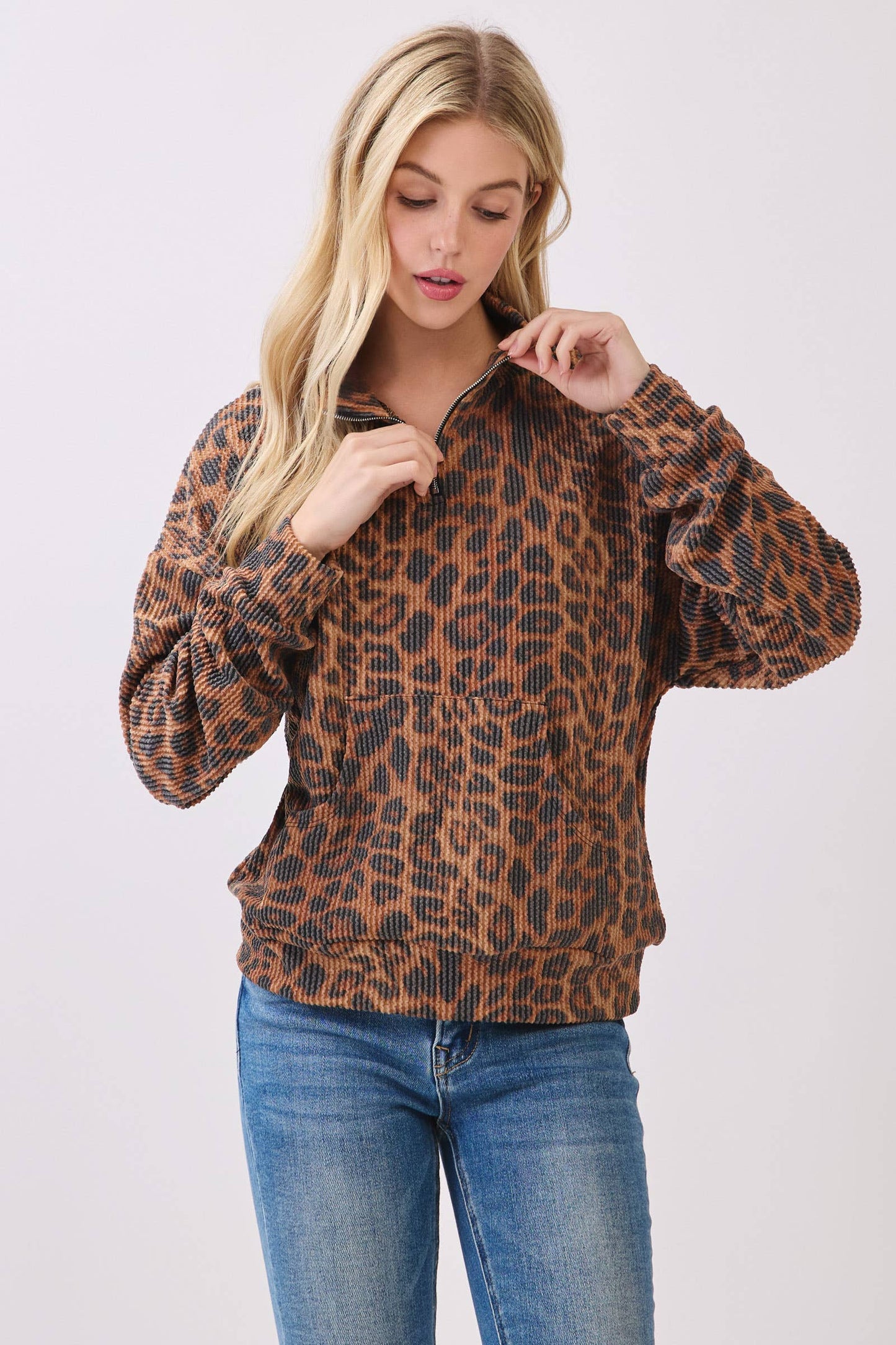 PULL100 - Leopard Ribbed Half-Zip Pullover